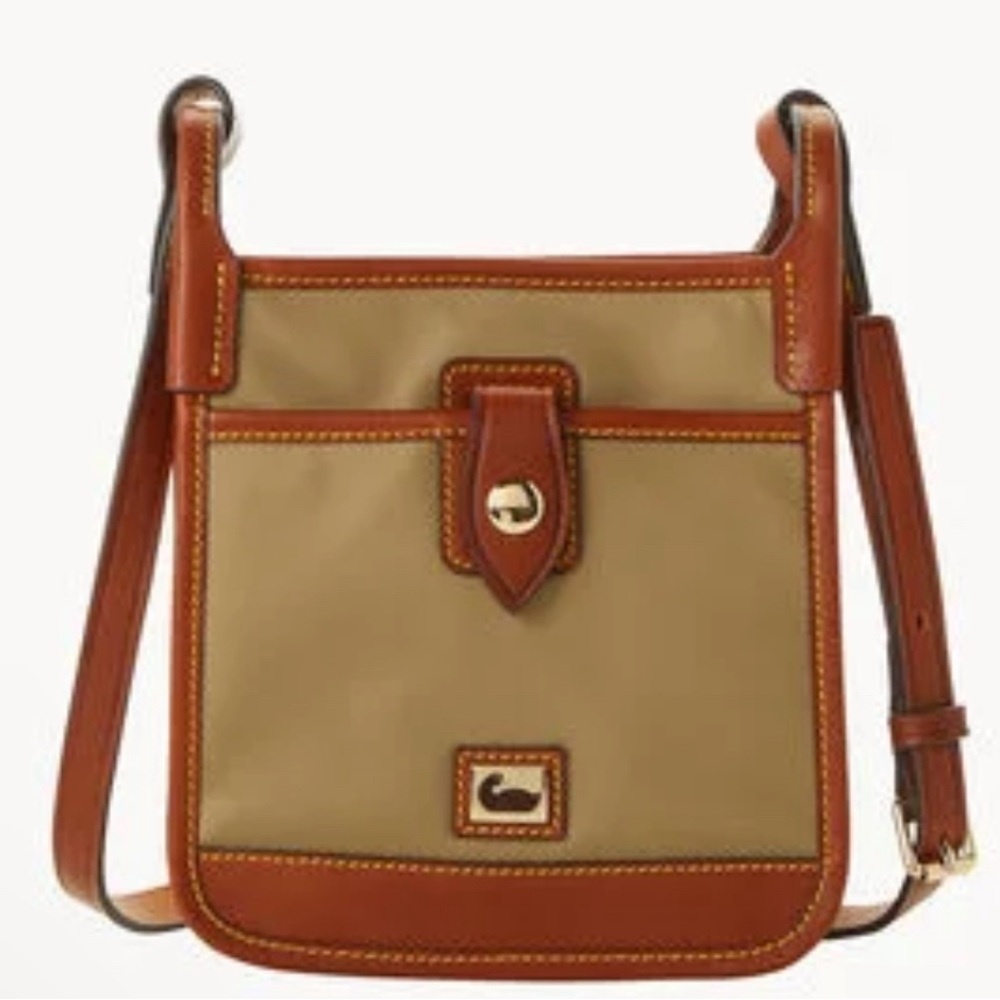 NWOT Wayfarer Letter Carrier